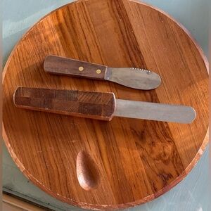 vintage Dansk International Designs teak wood cheese board & 2 cheese knifes